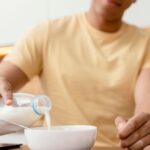 ¿Cómo varían las necesidades nutricionales según la edad y el género?