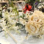 Crea un ambiente festivo con flores y plantas