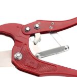 Herramienta esencial para trabajos de fontanería: las tijeras de precisión.