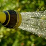 La manguera de riego: tu aliada para mantener tu jardín siempre verde y floreciente
