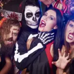 Máscaras y disfraces: Elementos decorativos para fiestas temáticas