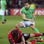 Sancionado por mala conducta: Expulsado por insultar a un rival en el campo